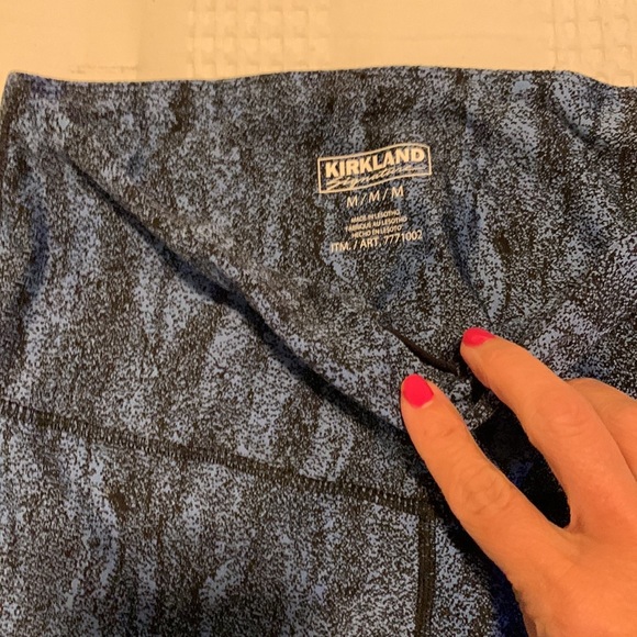 Kirkland brand leggings - Picture 2 of 3